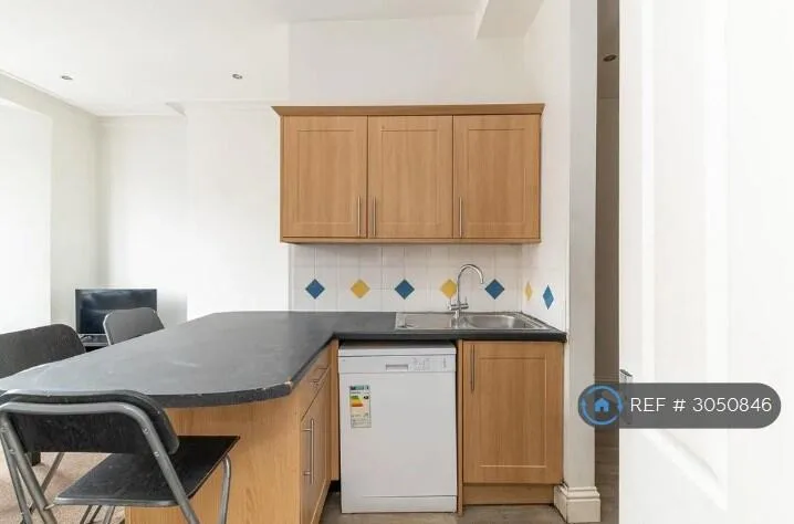 5 bedroom maisonette for rent