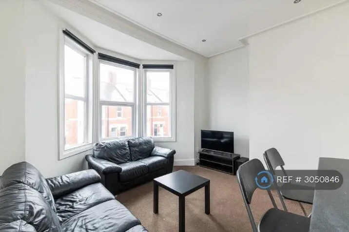 5 bedroom maisonette for rent