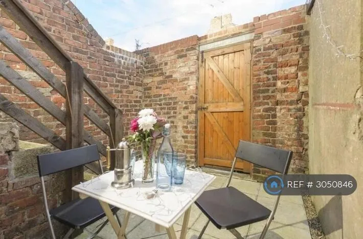 5 bedroom maisonette for rent