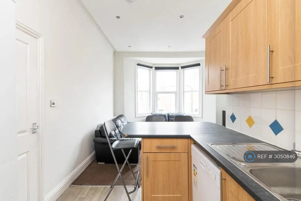 5 bedroom maisonette for rent