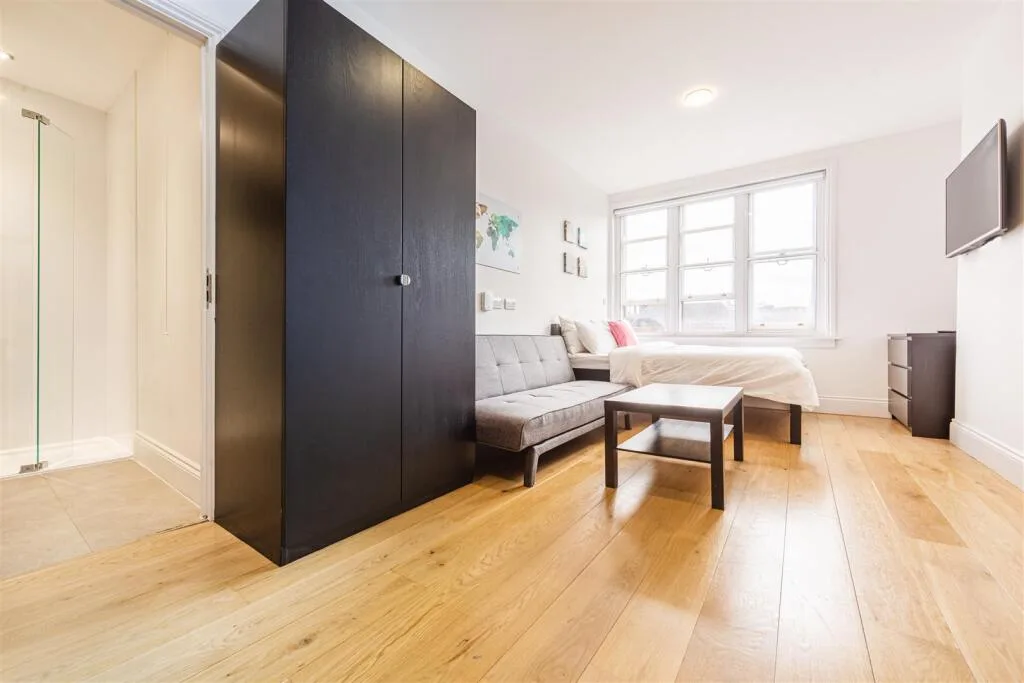 Studio flat for rent