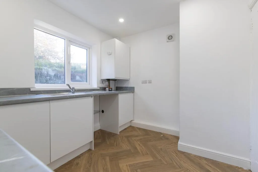 2 bedroom end of terrace house for rent