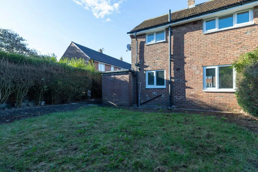 2 bedroom end of terrace house for rent