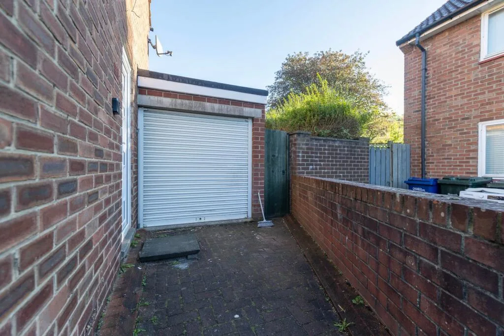 2 bedroom end of terrace house for rent