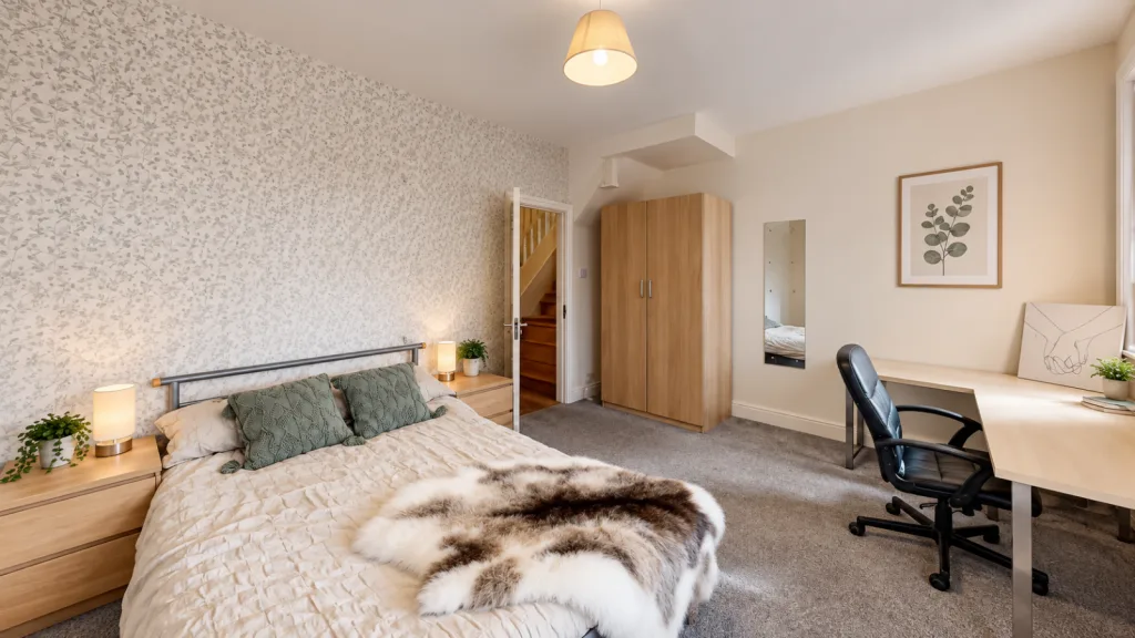 5 bedroom semi-detached house for rent