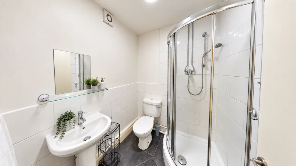 5 bedroom semi-detached house for rent