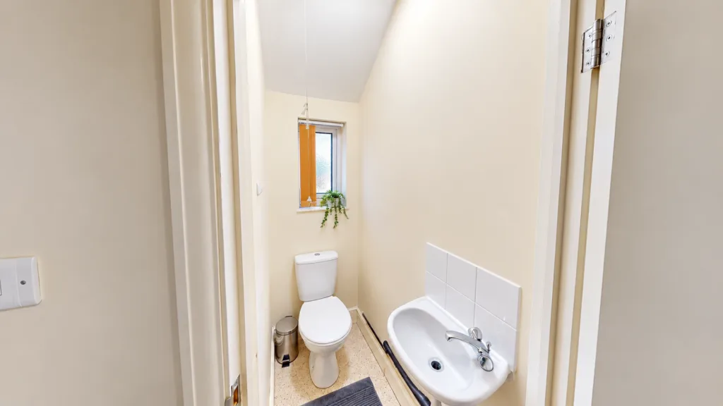 5 bedroom semi-detached house for rent