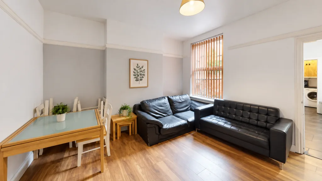 5 bedroom semi-detached house for rent