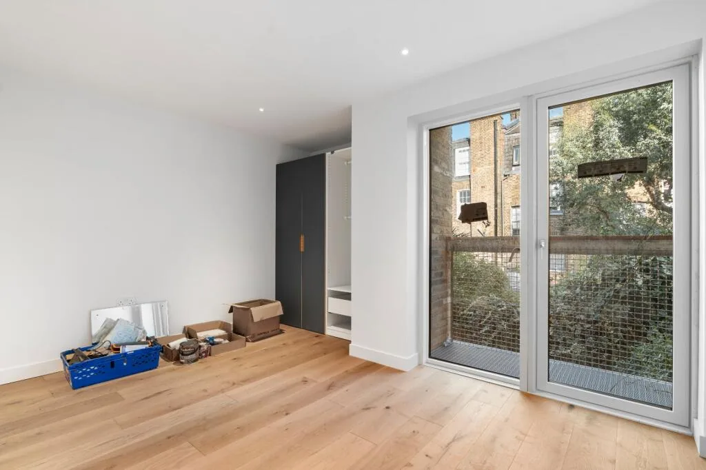 3 bedroom mews property for rent