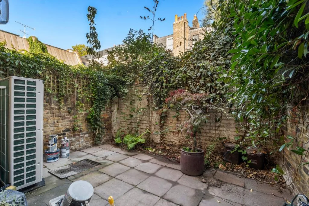 3 bedroom mews property for rent