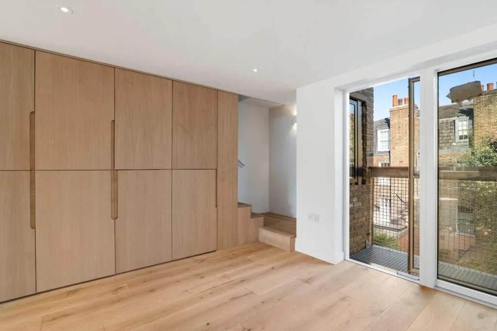3 bedroom mews property for rent