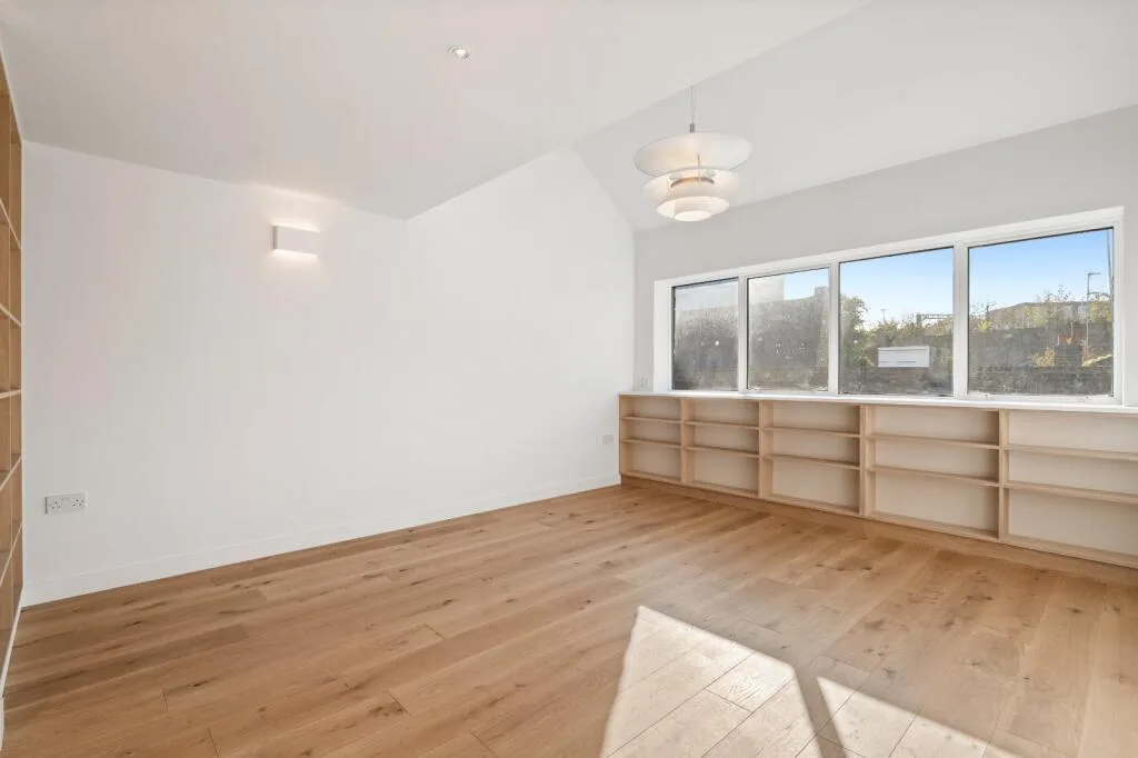 3 bedroom mews property for rent