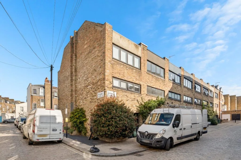3 bedroom mews property for rent