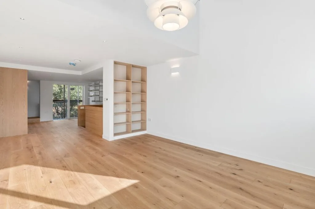 3 bedroom mews property for rent