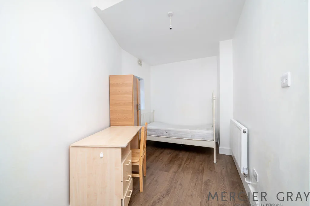 5 bedroom flat for rent