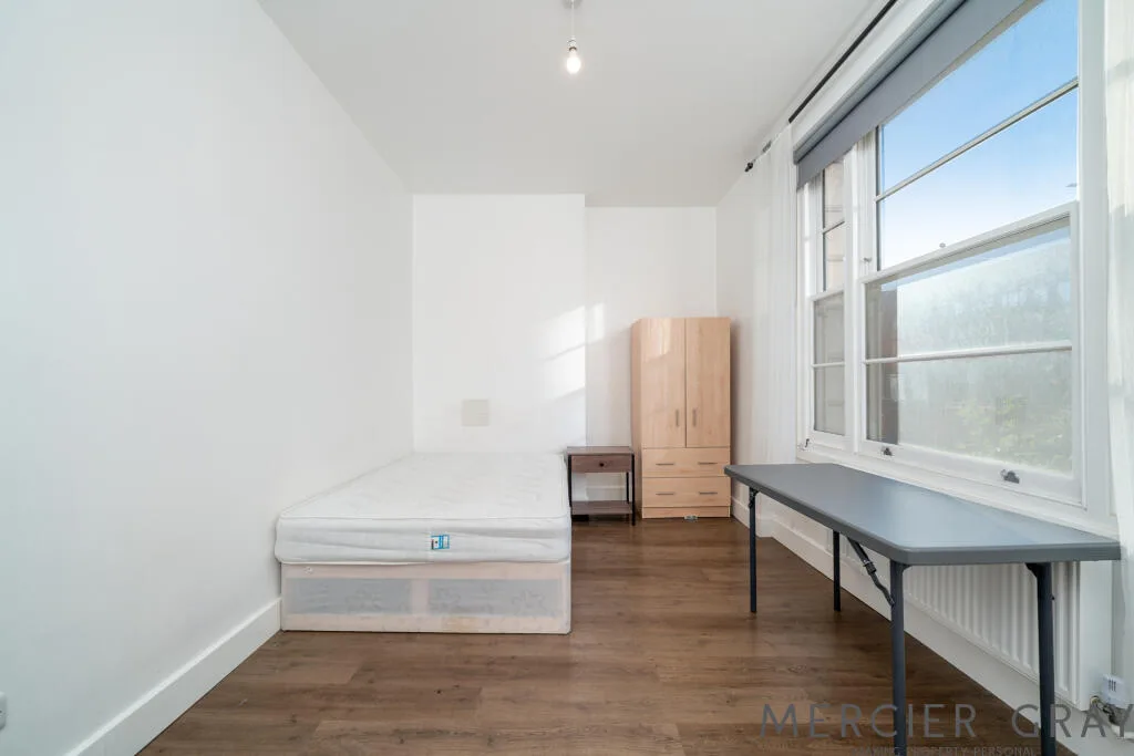 5 bedroom flat for rent