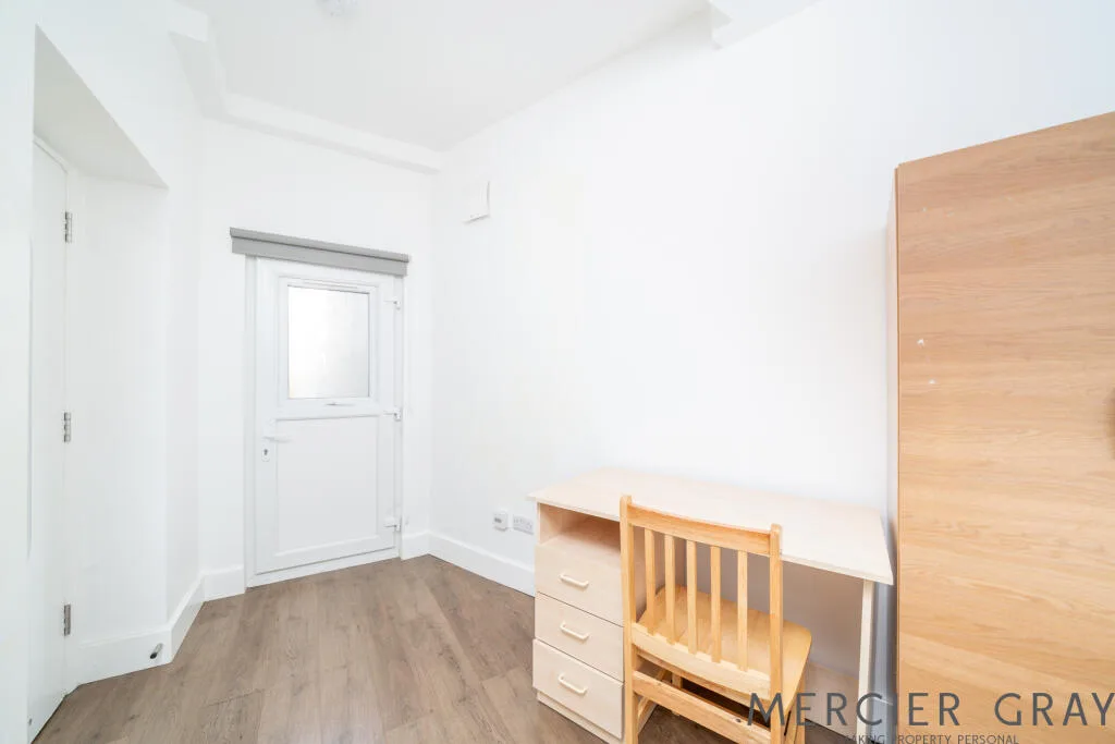 5 bedroom flat for rent