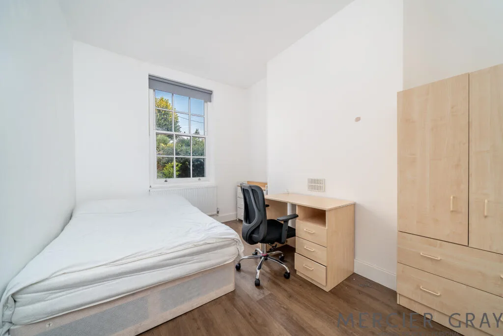 5 bedroom flat for rent
