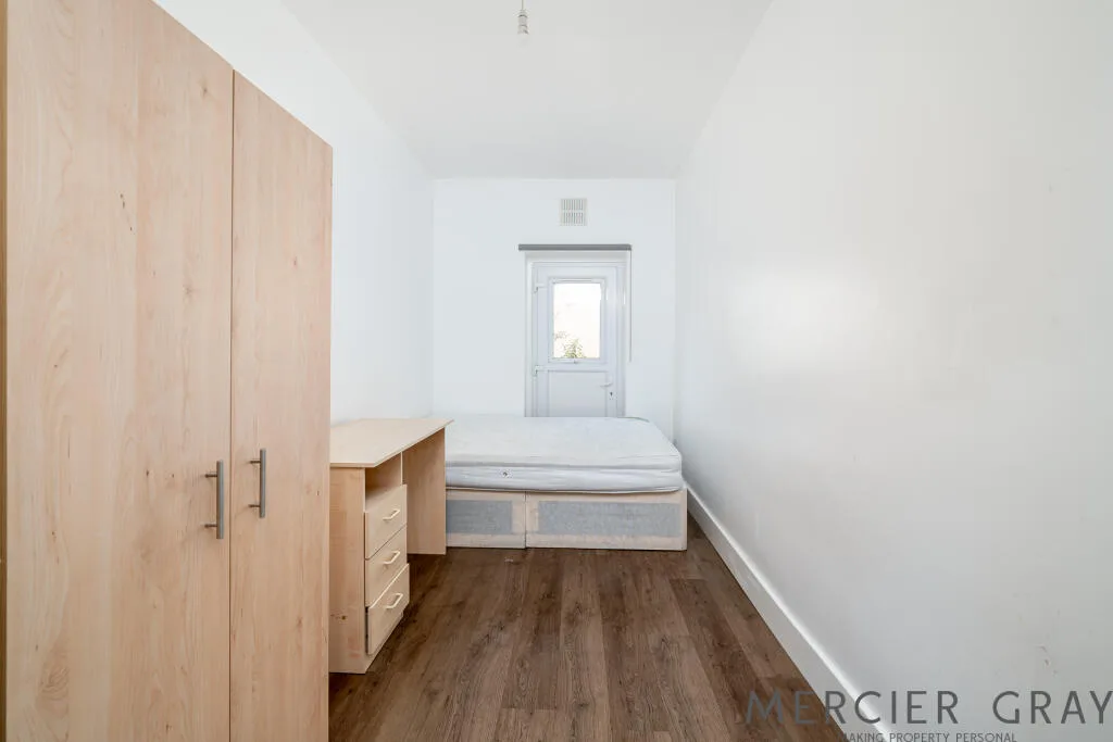5 bedroom flat for rent