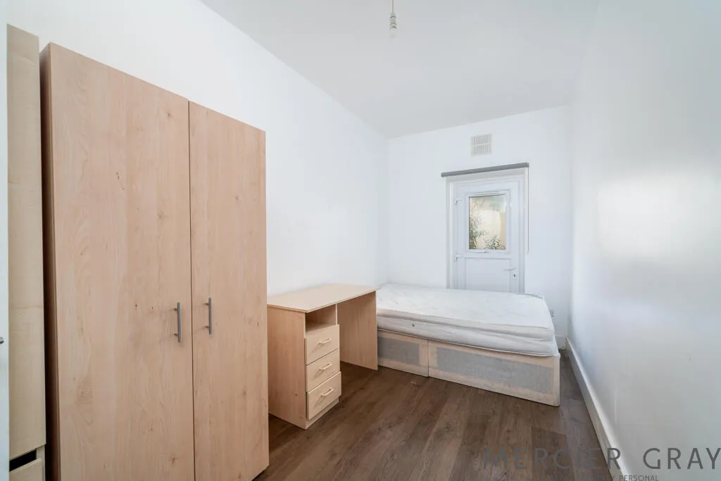 5 bedroom flat for rent