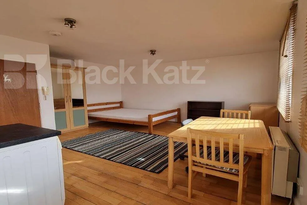 Studio flat for rent