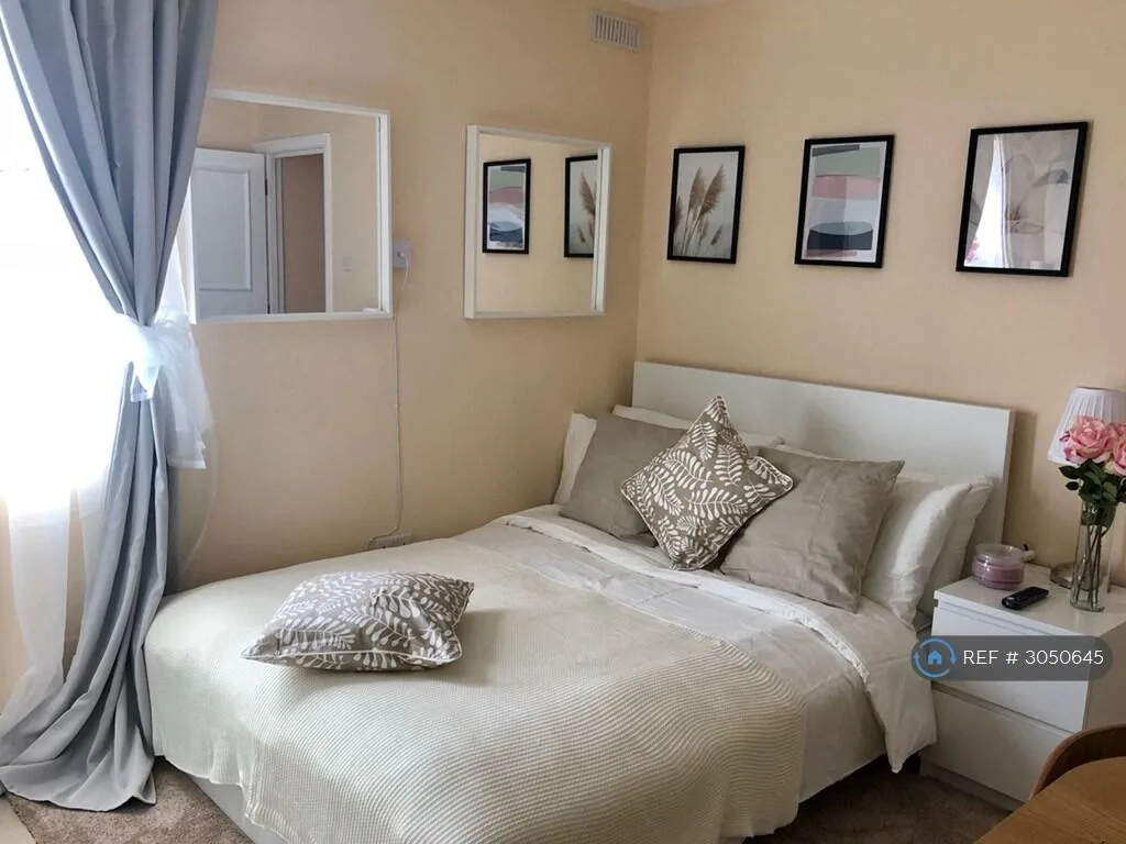 Studio flat for rent