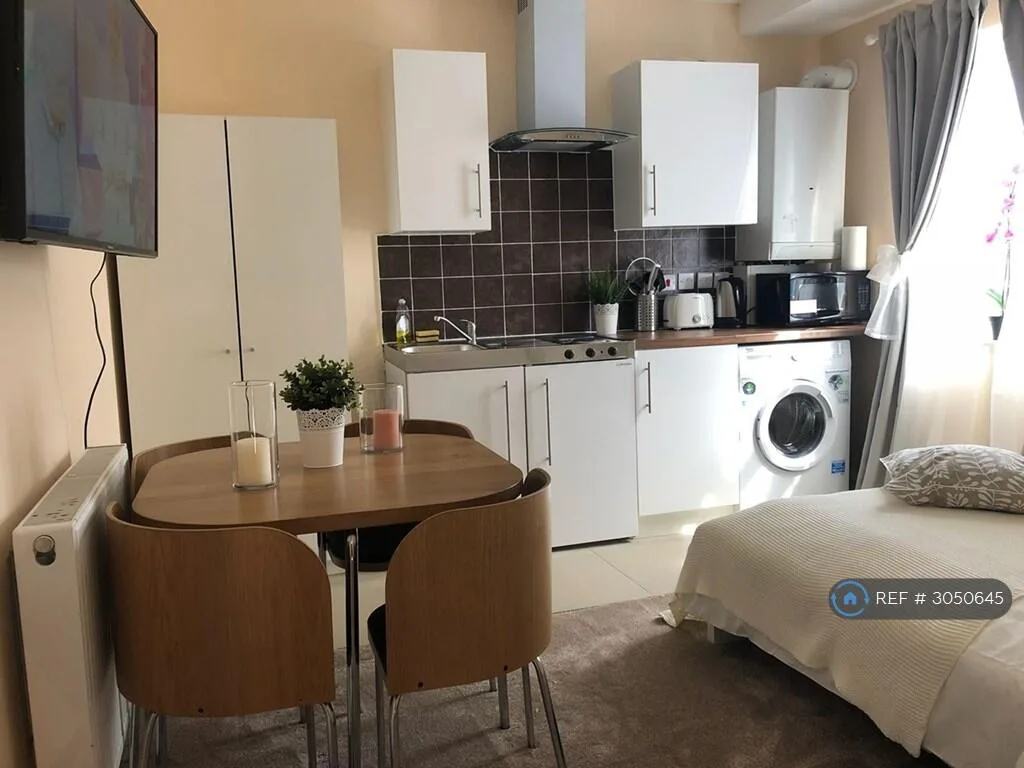 Studio flat for rent