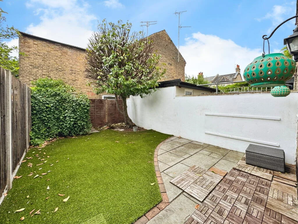 2 bedroom flat for rent