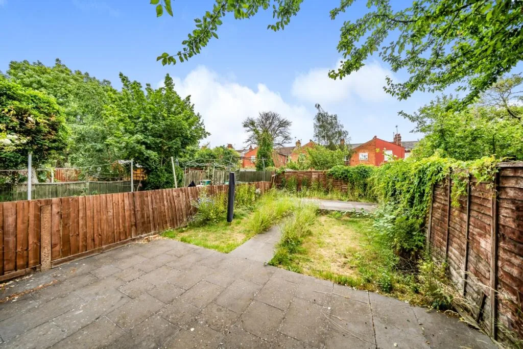 3 bedroom flat for rent