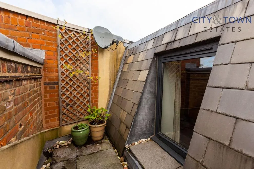 2 bedroom semi-detached house for rent