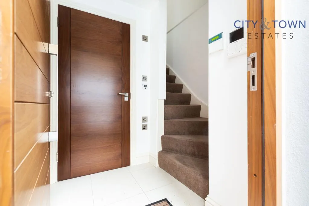 2 bedroom semi-detached house for rent