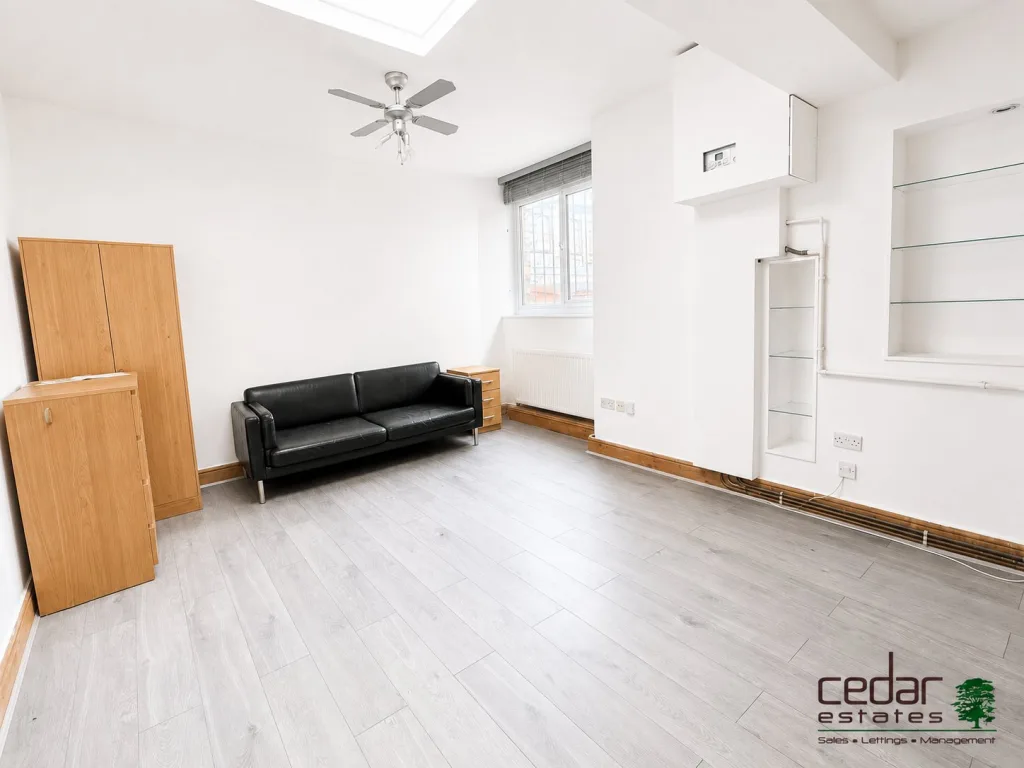 Studio flat for rent