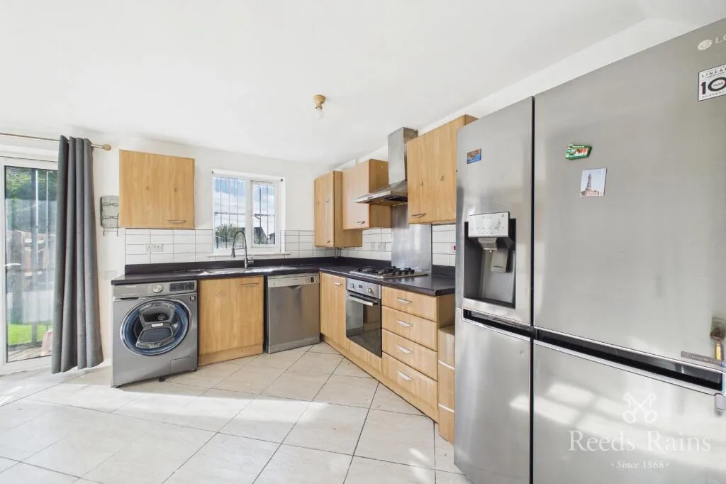 3 bedroom semi-detached house for rent