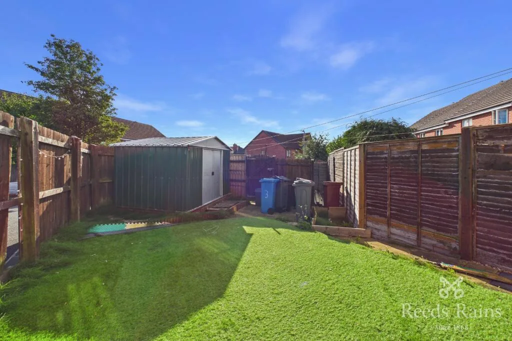 3 bedroom semi-detached house for rent