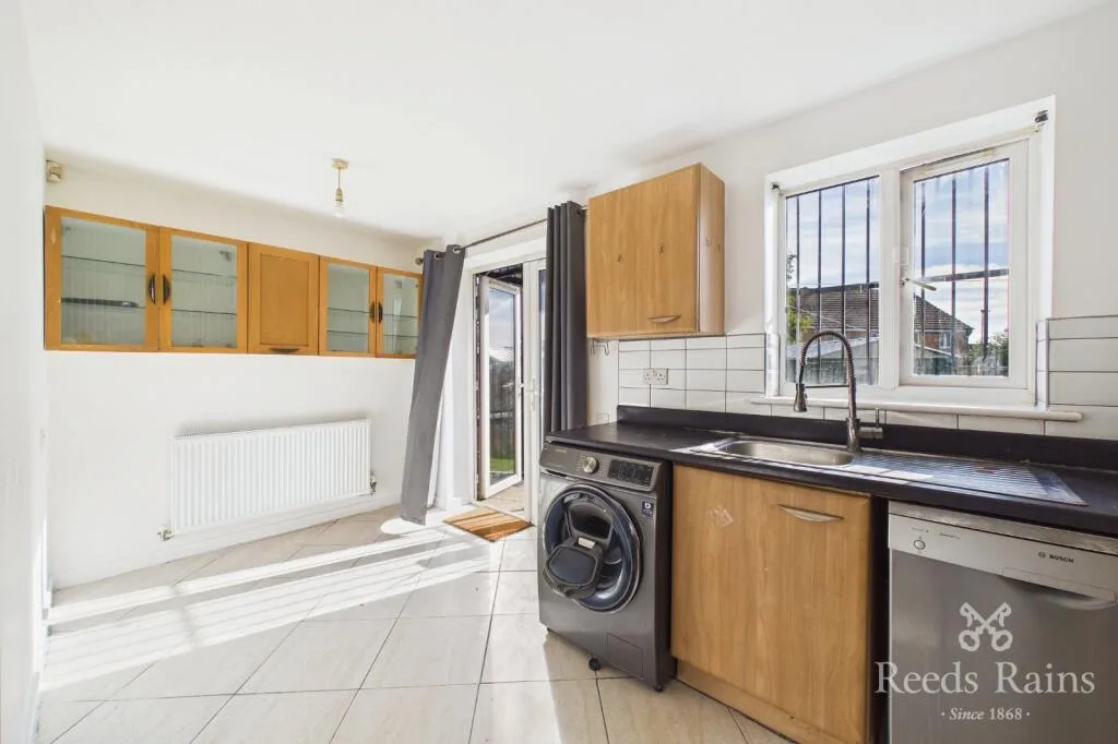 3 bedroom semi-detached house for rent