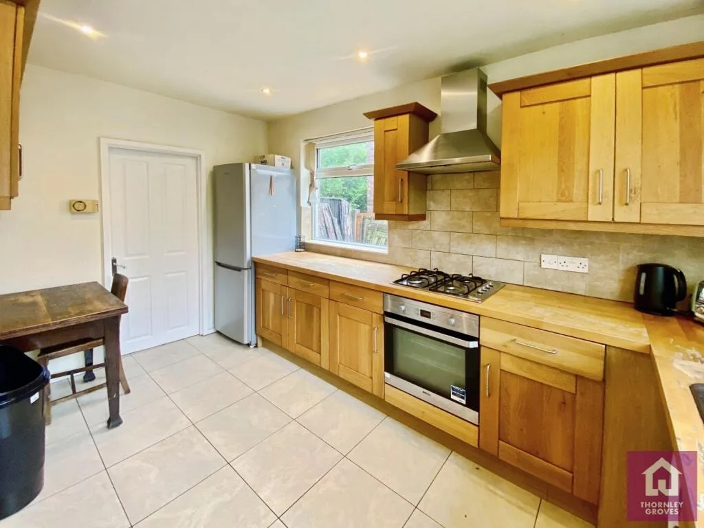 3 bedroom end of terrace house for rent