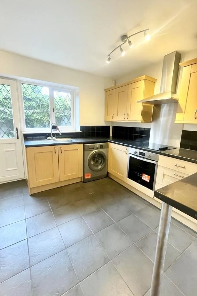 2 bedroom detached house for rent