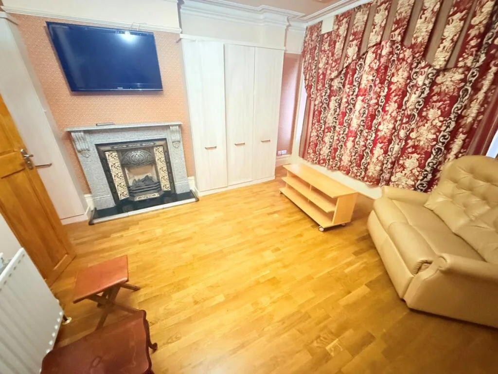 3 bedroom flat for rent
