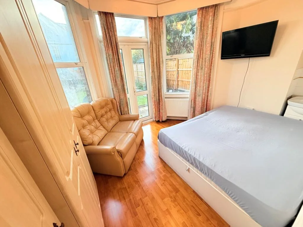 3 bedroom flat for rent
