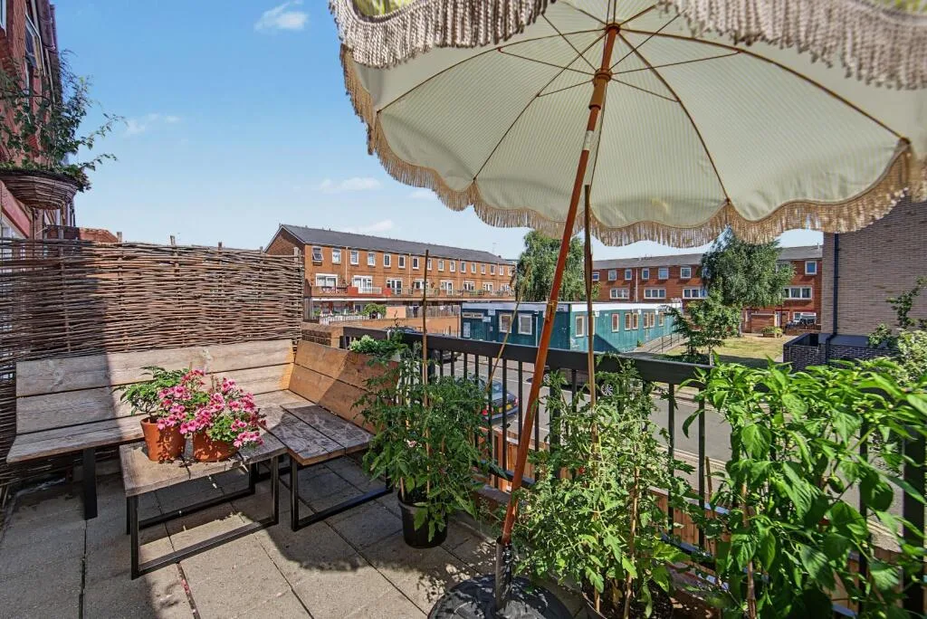 3 bedroom maisonette for rent