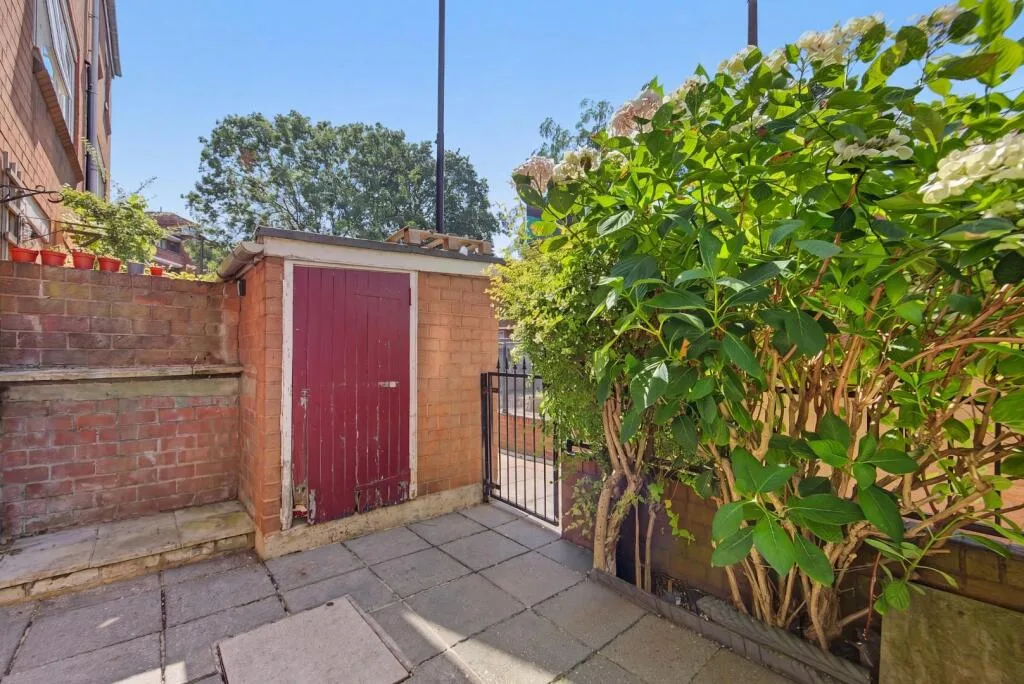 3 bedroom maisonette for rent