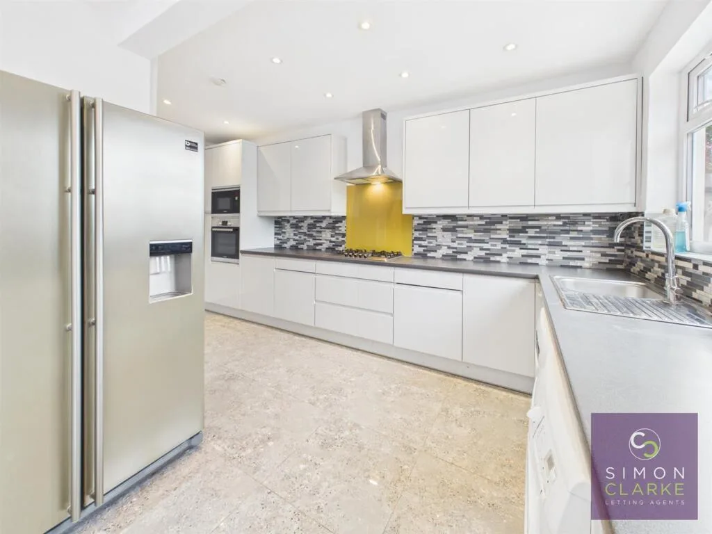 4 bedroom detached house for rent