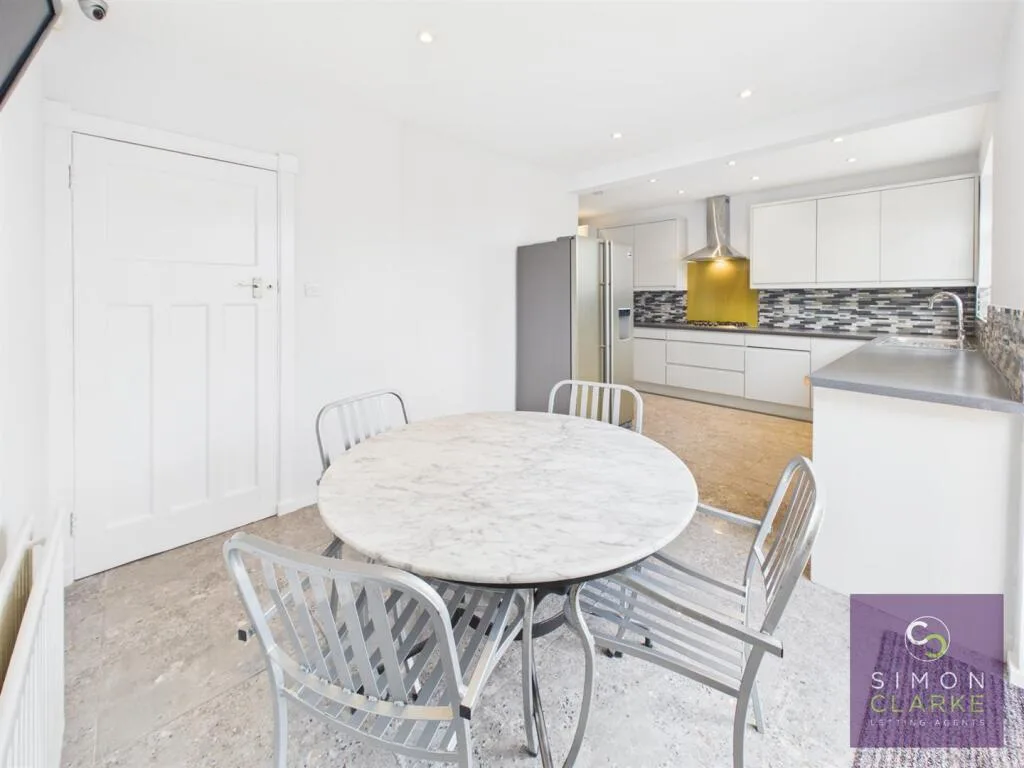 4 bedroom detached house for rent