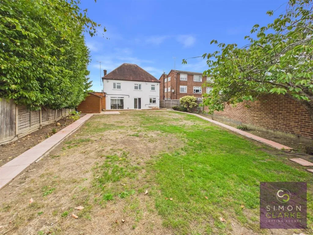 4 bedroom detached house for rent