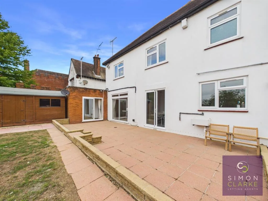 4 bedroom detached house for rent