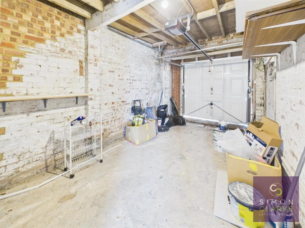 4 bedroom detached house for rent