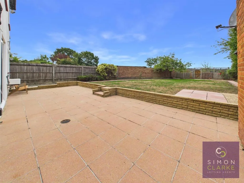 4 bedroom detached house for rent