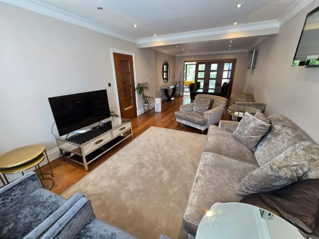 4 bedroom semi-detached house for rent