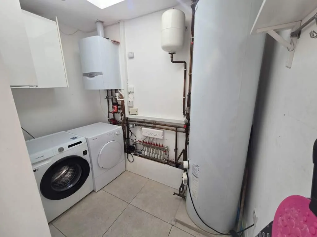 4 bedroom semi-detached house for rent