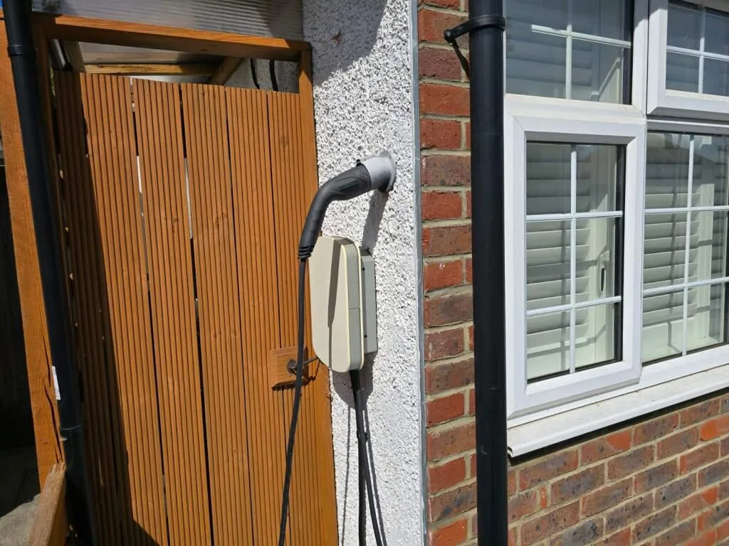 4 bedroom semi-detached house for rent